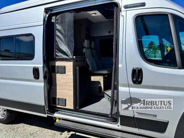 Used 2023 Winnebago Solis 59P image 8