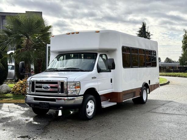 2014 Ford Econoline E450 14-Passenger Bus with Wheelchair Lift image 4