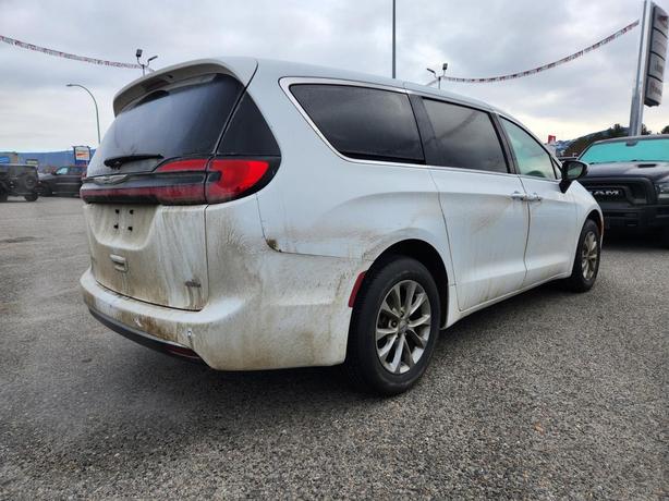 2023 Chrysler Pacifica Touring L | ALL WHEEL DRIVE | Power Liftgate | Power Slid image 3