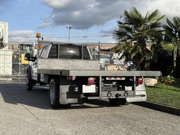 2019 Ford F-550 XLT 4X4 12-Foot Flat Deck Truck image 8