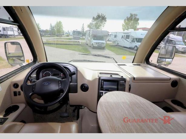 Used 2017 Thor Motor Coach Vegas 25.3 image 7