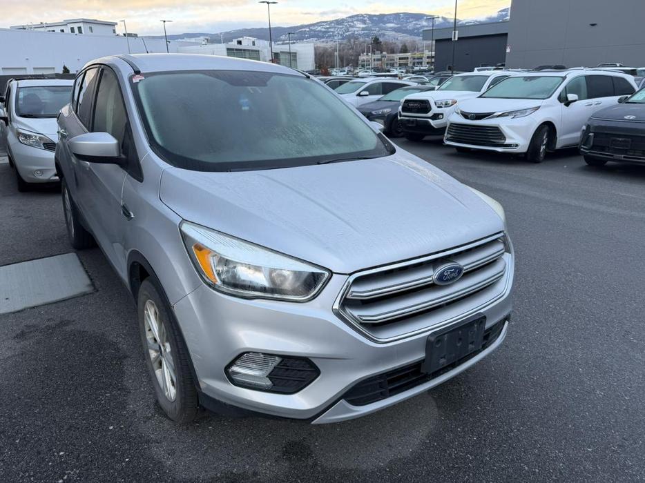 2017 Ford Escape SE BACKUP CAMERA! HEATED FRONT SEATS! KEYLESS ENTRY! display photo
