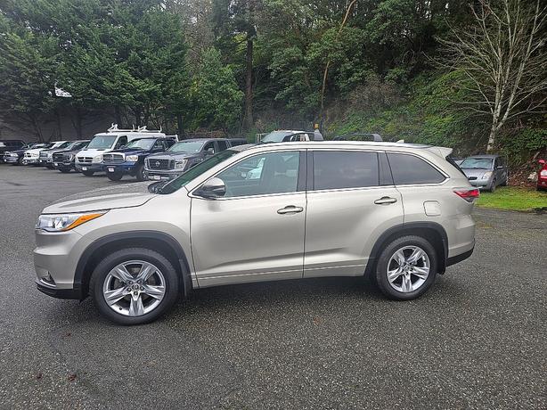 2016 Toyota  Highlander Limited image 2