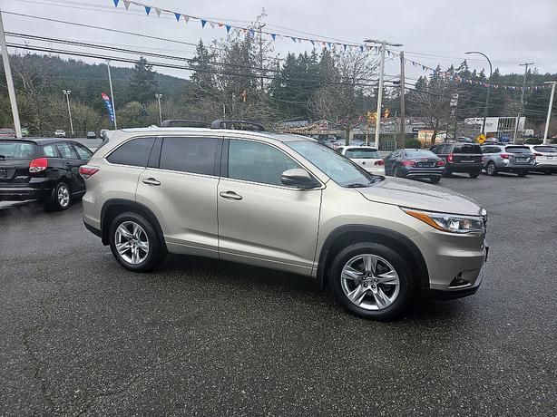 2016 Toyota  Highlander Limited image 4