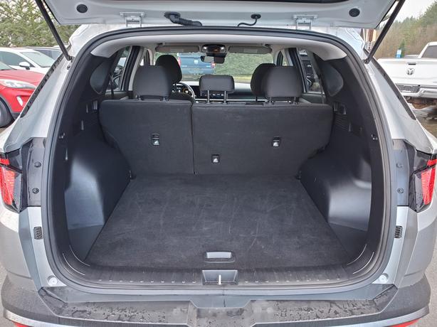 2025 Hyundai Tucson Preferred AWD - No Accidents, One Owner image 8
