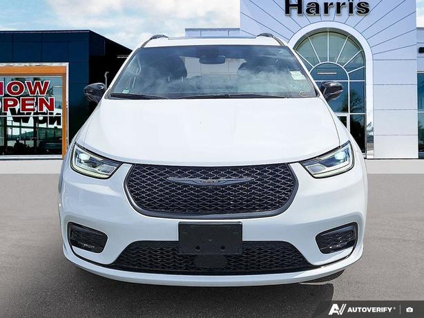 2024 Chrysler Pacifica Touring-L AWD | No Reported Accidents! clearance image 2