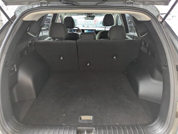 2025 Hyundai Tucson Preferred - No Accidents, AWD, Heated Seats image 8