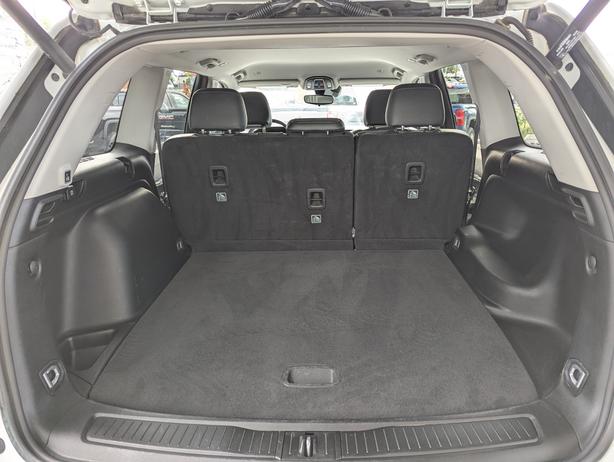 2023 Jeep Grand Cherokee Limited - No Accidents, 4x4, Leather, Heated Seats image 8