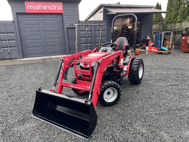 2024 Mahindra Max Series 26 XLT HST image 1