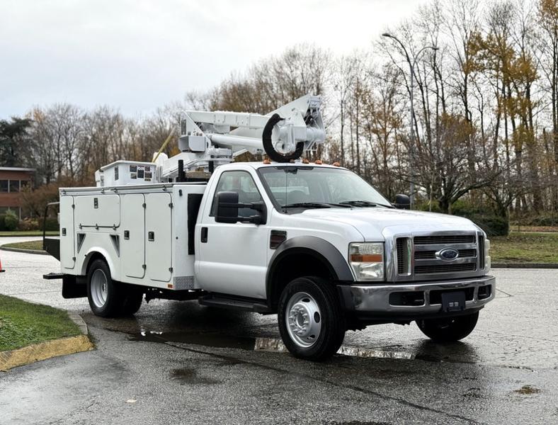 2008 Ford F-550 Regular Cab 2WD DRW Altec Bucket Truck display photo