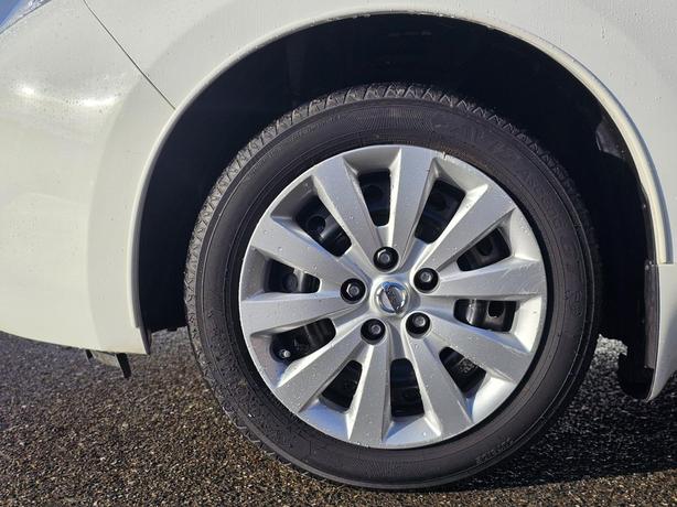 2015 Nissan LEAF 4dr HB S image 5