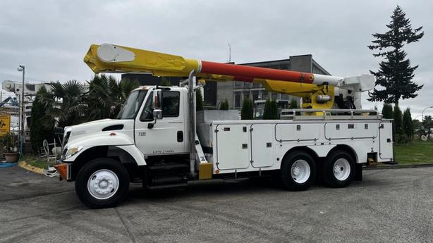 2006 International 7500 55 Foot Bucket truck With Air Brakes Diesel image 8
