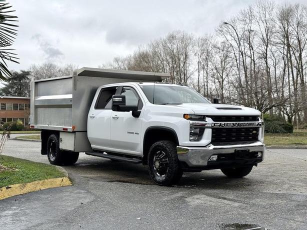 2021 Chevrolet Silverado 3500HD LT Crew Cab 4x4 9-Foot Dump Truck image 1