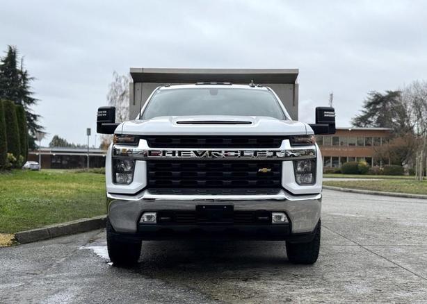 2021 Chevrolet Silverado 3500HD LT Crew Cab 4x4 9-Foot Dump Truck image 3