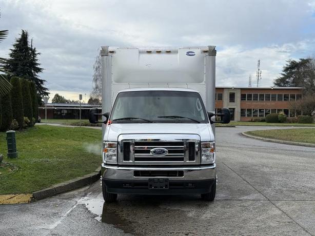 2022 Ford E-450 16 Foot Cube Van with Loading Ramp image 3