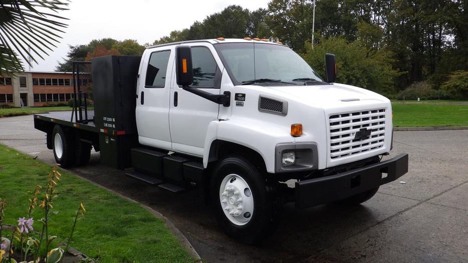2008 Chevrolet C7500 Flat Deck Diesel with Air Brakes Dually display photo