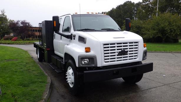 2008 Chevrolet C7500 Flat Deck Diesel with Air Brakes Dually image 2