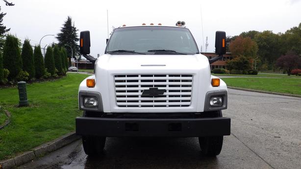2008 Chevrolet C7500 Flat Deck Diesel with Air Brakes Dually image 3