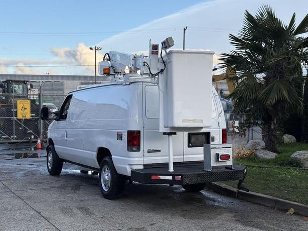 2007 Ford Econoline E-350 Bucket Van with Altec AT200AV Lift – 30 ft Reach image 8