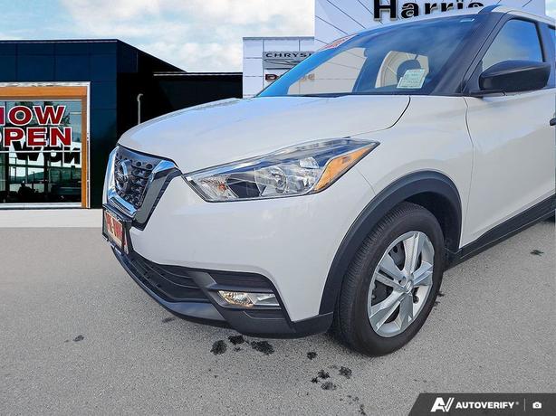 2020 Nissan Kicks S FWD Sport Utility | Back-Up Camera | One Owner! image 8