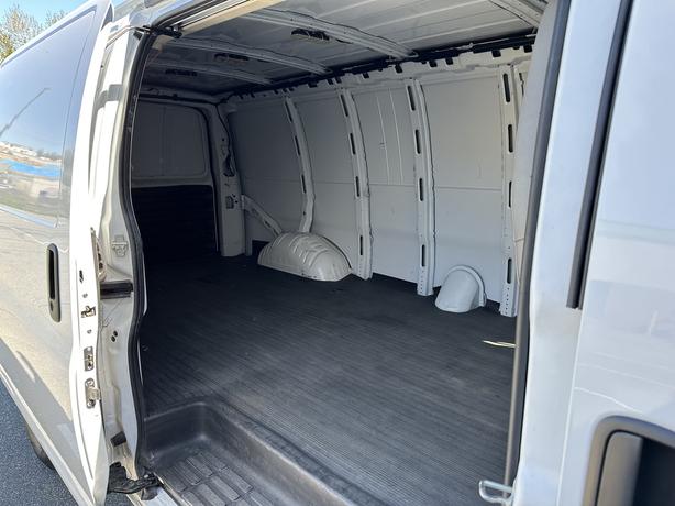 2023 Chevrolet Express image 8