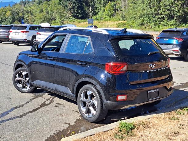 2022 Hyundai Venue FWD - Heated Seats, Heated Wheel, Moonroof image 8