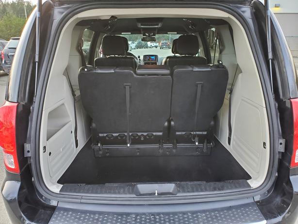 2019 Dodge Grand Caravan SXT - Stow N' Go Seating, DVD image 8