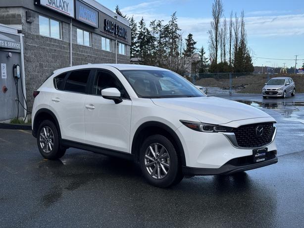 2024 Mazda CX-5 GS AWD - BC Local, Back Up Camera & Heated Seats image 4