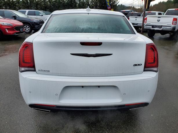 2023 Chrysler 300 Touring - No Accidents, Nav, Heated Seats image 7