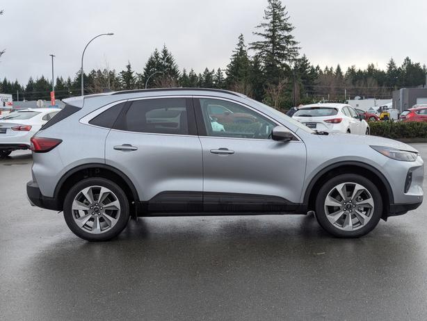 2024 Ford Escape Platinum - No Accidents, AWD, Heated Seats, NAV image 5