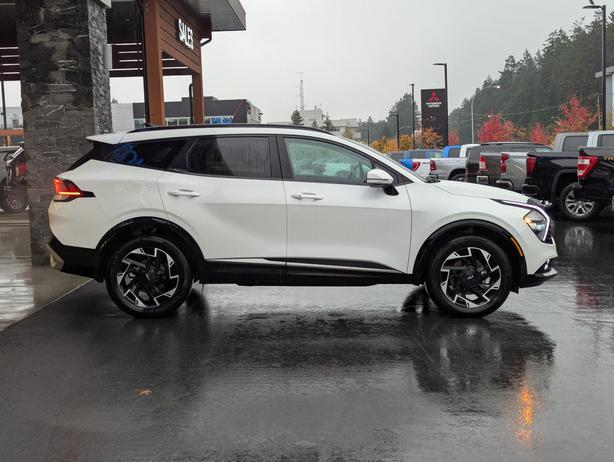 2025 Kia Sportage Premium - No Accidents, Heated F+R Seats, AWD image 5