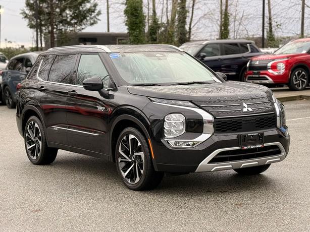 2023 Mitsubishi Outlander PHEV GT - No Accidents, One Owner, 360 Cameras image 4