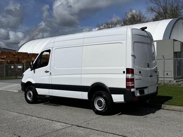 2017 Mercedes-Benz Sprinter 2500 Cargo Van 4x4 144-inch WheelBase image 7