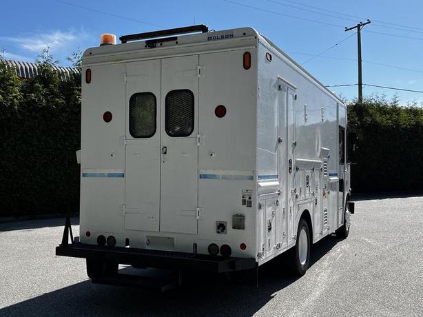 2009 Morgan Olson Workhorse 16-Foot Mobile Service Workshop Step Van image 6