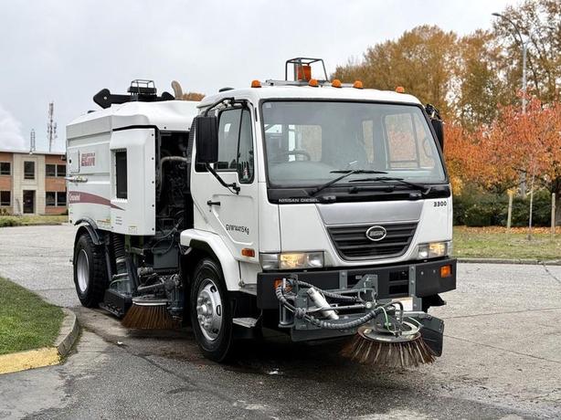 2009 UD Trucks UD 3300 Elgin Crosswind Regenerative Air Sweeper (Nissan Diesel C image 2