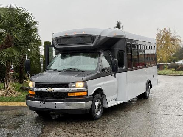 2019 Chevrolet Express 4500 22-Passenger Bus with Wheelchair Ramp image 4