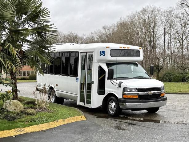 2013 Chevrolet Express G4500 15-Passenger Bus with Wheelchair Lift image 2