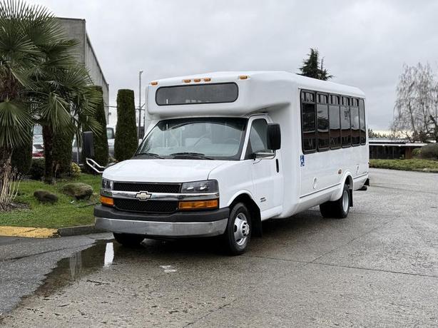 2013 Chevrolet Express G4500 15-Passenger Bus with Wheelchair Lift image 5
