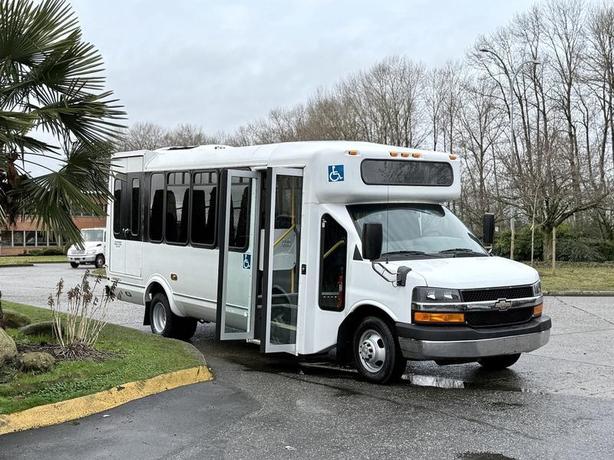 2013 Chevrolet Express G4500 15-Passenger Bus with Wheelchair Lift image 1