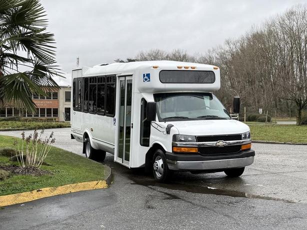 2013 Chevrolet Express G4500 15-Passenger Bus with Wheelchair Lift image 3