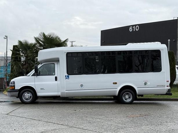 2013 Chevrolet Express G4500 15-Passenger Bus with Wheelchair Lift image 7
