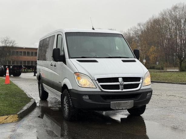 2008 Dodge Sprinter 2500 12-Passenger Low Roof Van image 2