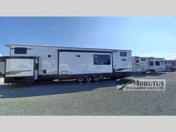 Used 2024 Forest River RV Wildwood Grand Lodge 44VIEW image 2