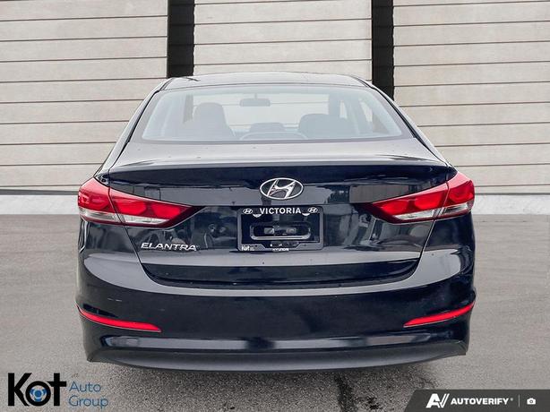 2017 Hyundai Elantra LE BLUETOOTH APPLE CARPLAY! KEY-LESS ENTRY! clearance image 5