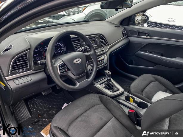 2017 Hyundai Elantra LE BLUETOOTH APPLE CARPLAY! KEY-LESS ENTRY! clearance image 6