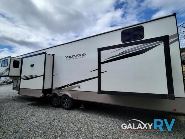 Used 2023 Forest River RV Wildwood Heritage Glen 378FL image 4