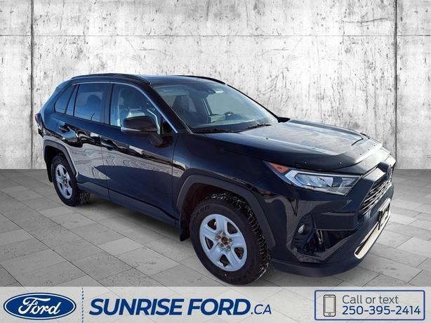 2019 Toyota RAV4 XLE - ADVANCED TECHNOLOGY, EXCELLENT VISIBILITY, AND VERSATILE  image 1
