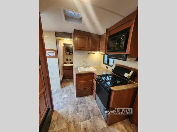 Used 2017 Northwood Nash 24M image 5