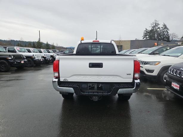 2017 Toyota Tacoma SR5 | Heated Seats | No Reported Accidents! image 5