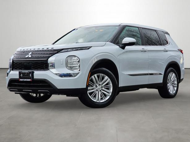 2023 Mitsubishi Outlander ES - Heated Seats, Apple Carplay/Android Auto image 1